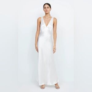 Never worn! Selling b/c I changed my mind about my wedding color palette.